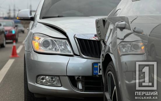 Дорога требует тотальной внимательности: на Владимира Великого столкнулись две Skoda