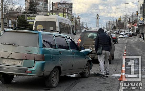 На перехресті вул