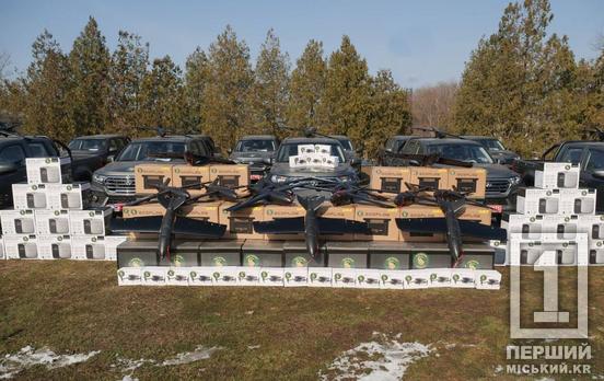 Завжди поруч: Кривий Ріг передав чергову партію допомоги військовим на 32 мільйони гривень