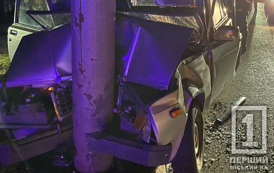 Протаранив електроопору й загинув на місці: на Світлогірській сталася ДТП з постраждалими