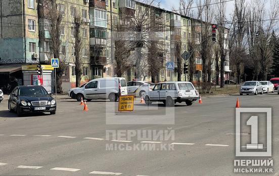 Попытка «проскочить» обернулась вмятинами: на перекрестке ул