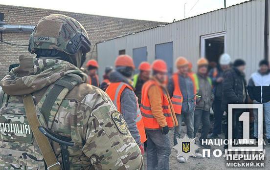 Жінки готували з прострочки, а чоловіки пахали на будівництві: мешканець Дніпропетровщини взяв кілька десятків людей у рабство