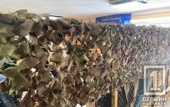 Кривий Ріг – надійне плече для фронту: містяни сплели маскувальні сітки на краєзнавчій лекції