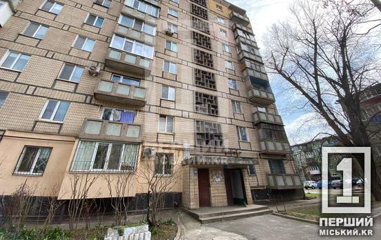 Летів вниз головою: у Кривому Розі чоловік впав з третього поверху