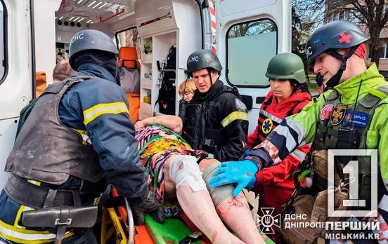 Усі у свідомості: став відомий стан постраждалих криворіжців від ракетного обстрілу