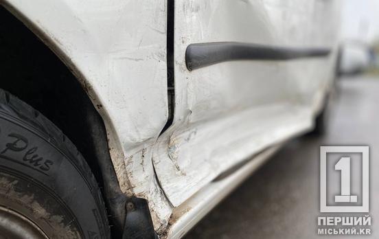 Відео з камер розставить всі крапки над «і»: на Космонавтів зіткнулися маршрутка та легковик