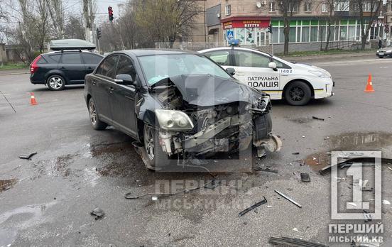 Однин з керманичів – з переломом, дитина вціліла: на проспекті Університетському зіткнулися Volkswagen і Toyota