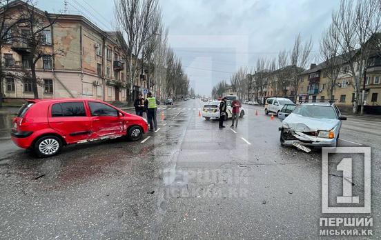 Ранкова ДТП на мокрій дорозі: на Січеславській не розминулися Славута та Hyundai