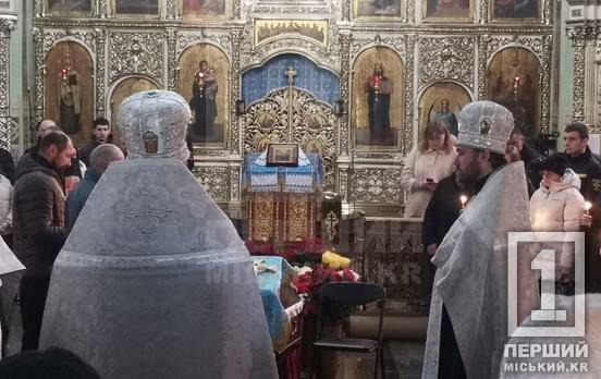 Велике горе, яке з нами назавжди: Кривий Ріг поховав ще двох дорослих жертв балістичного обстрілу