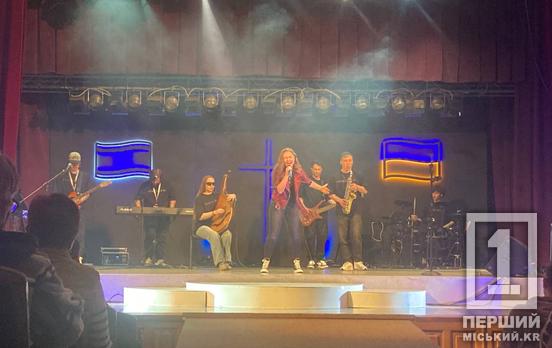 Підняти крила людей та довести, що Україна переможе: до Кривого Рогу приїхала українсько-американська співачка Анастасія Поло