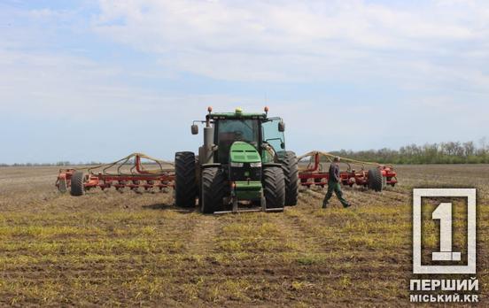 Аномальна погода не зупинила наших: на Криворіжжі активно просувається посівна