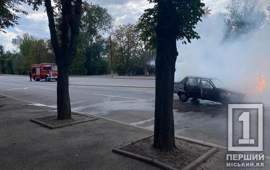 Раптове полум’я посеред дороги: у Кривому Розі згоріла Славута