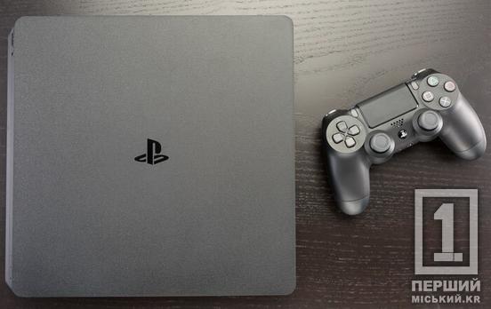 У Кривому Розі чоловік виніс з сервісного центру ігрову приставку: як його покарав суд