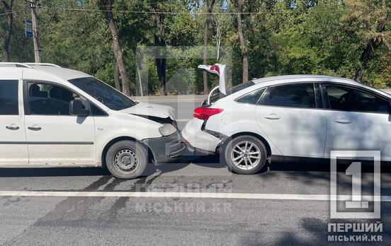 Был мигающий желтый на светофоре: на Днепровском шоссе в Кривом Роге Volkswagen въехал в Ford