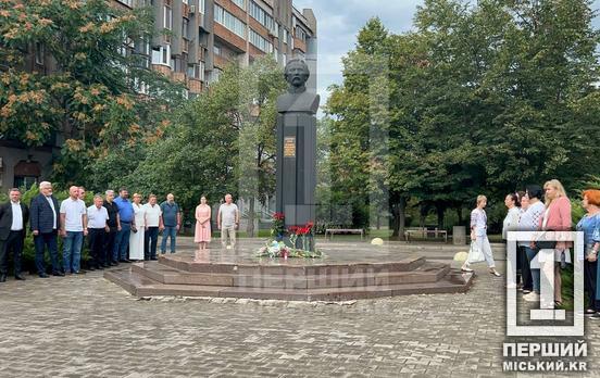 Його відкриття дало місту промислове майбутнє: криворіжці згадали внесок Олександра Поля та поклали квіти до його пам’ятника