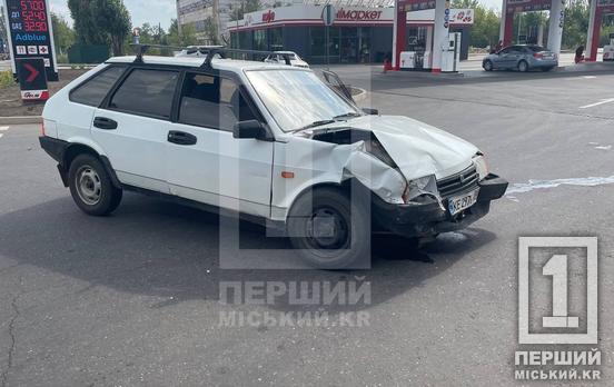 Разбитые авто рядом с «Эпицентром»: в Саксаганском районе ударились Лада и Toyota