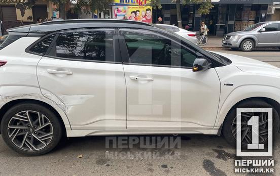 Невдале паркування закінчилося подряпаними боками: на вул