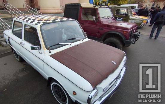 Вайб минулого, який відгукується сьогодні: у Кривому Розі пройшов показ ретроавтомобілів