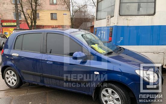 В этот момент выходили пассажиры: на Соборности Hyundai зацепил трамвай