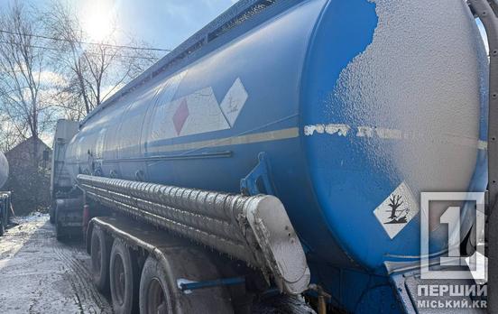 Скандал, шантаж та викрадення запчастини: під Миколаєвом у криворізького перевізника відібрали частину бензовоза