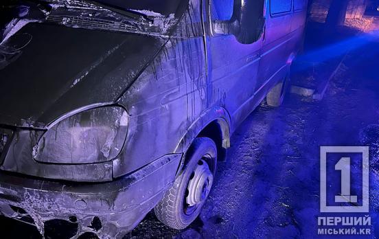 Пожежа на Вадима Гурова: вогонь пошкодив припаркований мікроавтобус