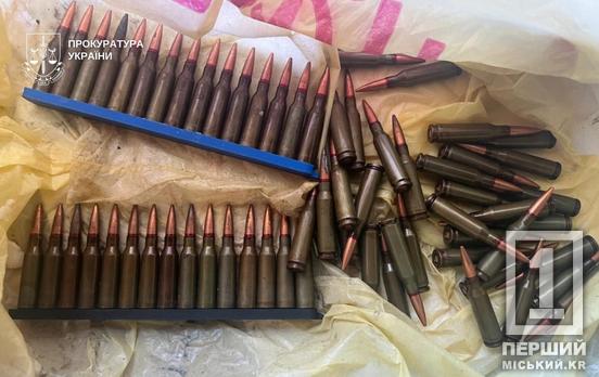 Автомат – поштою, гранати й шаблі – у гаражі: на Дніпропетровщині двоє рецедивістів збували зброю через онлайн-аукціон