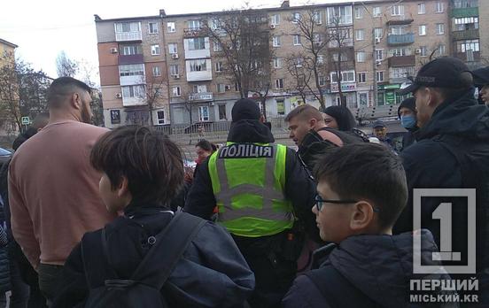 Натовп не залишився байдужим: у поліції прокоментували інцидент затримання водія у Саксаганському районі