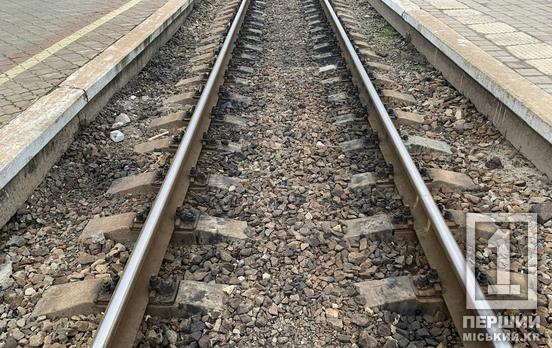 Обережність під час евакуації важлива не менше за укриття: на Придніпровській залізниці дрон поцілив по локомотиву