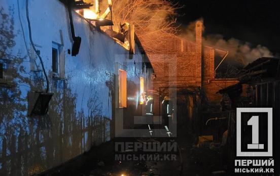 Порятунок через вікно та визволення бабусі з вогню: у Кривому Розі рятувальники приборкали два займання