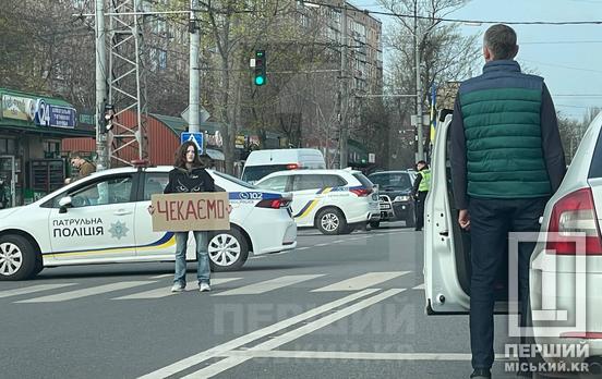 Пам'ять крізь тишу: біля Дзвіниці відбулася щосуботня акція-нагадування