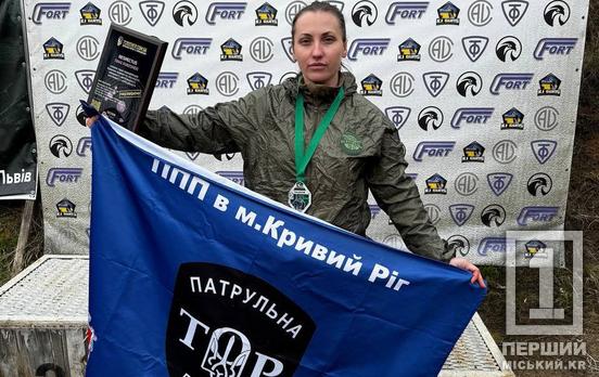 Влучне око, внутрішня й фізична витримка: криворізька патрульна Наталія Лебідь виборола срібло на турнірі зі стрільби