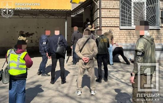 Обещал сделать невидимым для мобилизации: в Днепропетровской области за взятку задержали офицера ТЦК