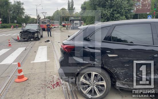 Проїхав на «червоне»: в районі ПівдГЗК зіткнулися дві іномарки, постраждала жінка
