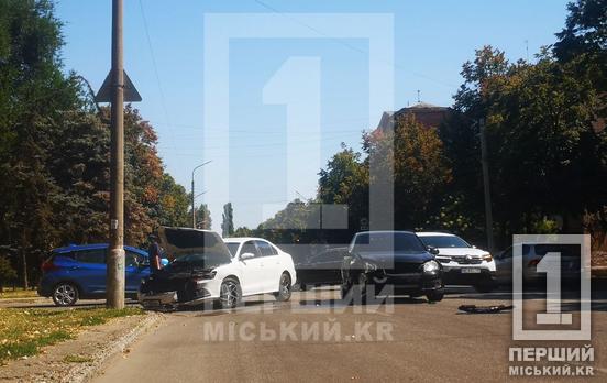 Огляд закрила вантажівка: у Центрально-Міському районі зіткнулися два Volkswagen