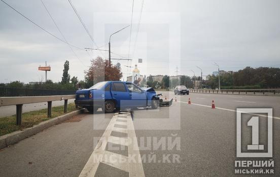 Не впорався з керуванням: у Кривому Розі легеневик Opel протаранив відбійник