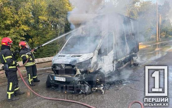 Спалахнув на об’їзній: у Довгинцівському районі вогонь охопив вантажний Ford