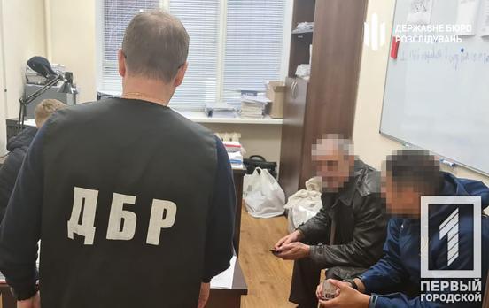 Передали до суду справу двох патрульних поліцейських з Кривого Рогу, котрі перевищили службові повноваження