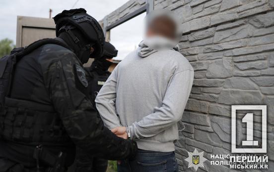 Конспірація високого рівня, величезні суми грошей, зброя: родина з Дніпропетровщини організувала собі заробіток на фальшивих документах