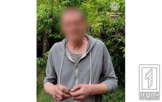 Причаївся у лісосмузі із награбованим майном: у Кривому Розі велопатруль спіймав крадія дротів