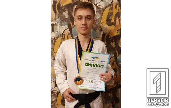 Третю сходинку Чемпіонату України з тхеквондо посів криворізький спортсмен Роман Углицький