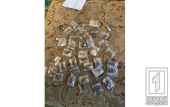 Метамфетамин и каннабис: в разных районах Кривого Рога задержали молодых людей с наркотиками