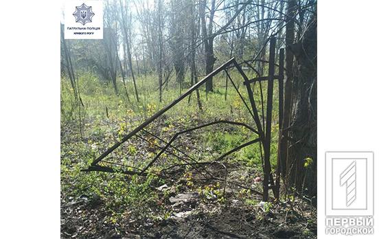 Пытался украсть забор возле детского сада: в Кривом Роге выявили вероятного «чёрного металлиста»