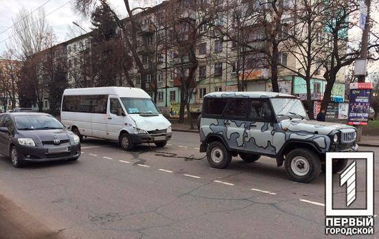 В Кривом Роге столкнулись маршрутка и внедорожник