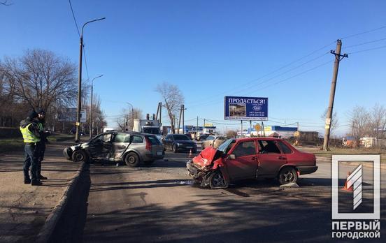 Пострадали водители: в Кривом Роге столкнулись «ВАЗ» и Renault