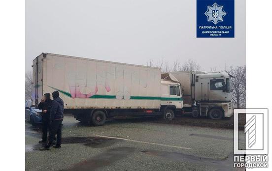 На трассе Днепр-Кривой Рог столкнулись семь машин, один человек пострадал