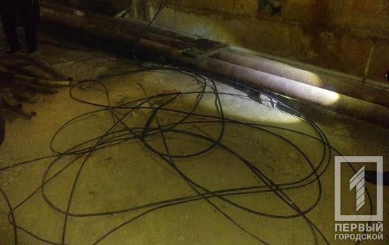 Правоохранители Кривого Рога задержали мужчину, который вырезал сто метров кабеля