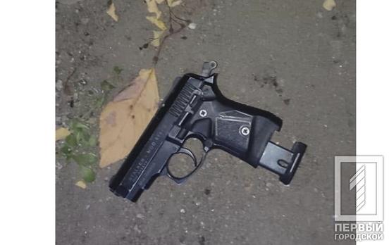 Кинув подругу та втік: поліцейські охорони Кривого Рогу затримали жінку, яка з чоловіком розпивала алкоголь у комендантську годину