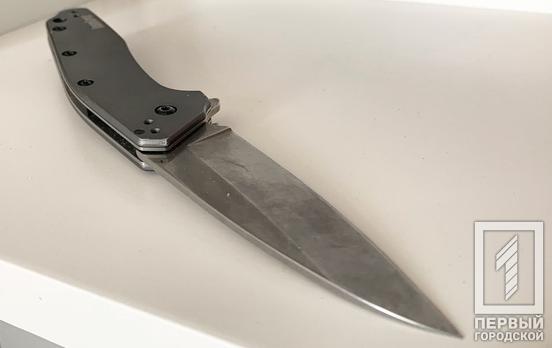 В Кривом Роге неизвестный исполосовал ножом местного жителя