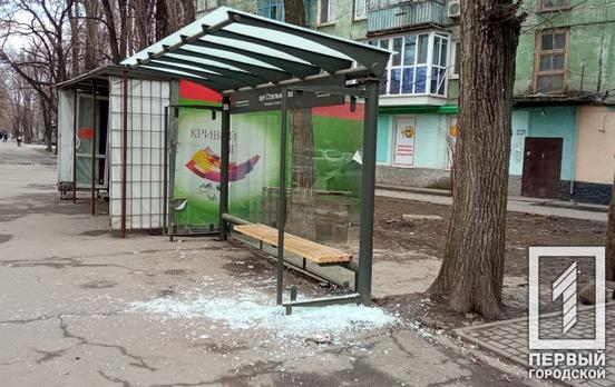 В Кривом Роге неизвестные вандалы повредили новую остановку