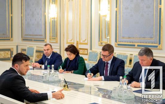 Установить причастных к записи разговоров: Президент поручил силовикам найти, кто вёл прослушку во время заседания топ-руководителей